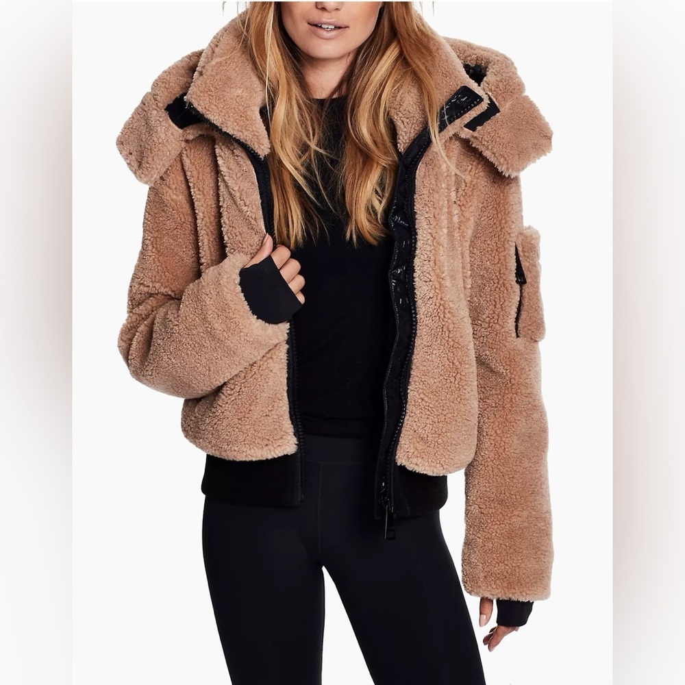 SAM. Women’s Nala Hooded Sherpa Jacket in Camel, Small